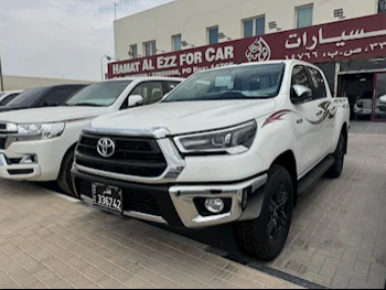 Toyota  Hilux  SR5  2025  Automatic  0 Km  4 Cylinder  Four Wheel Drive (4WD)  Pick Up  White  With Warranty