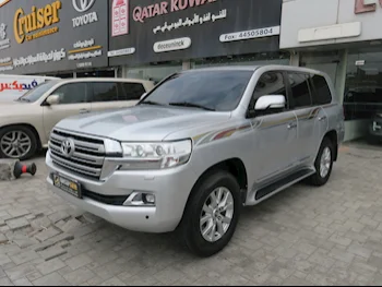 Toyota  Land Cruiser  GXR  2017  Automatic  220,000 Km  8 Cylinder  Four Wheel Drive (4WD)  SUV  Silver