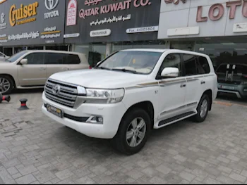 Toyota  Land Cruiser  VXR  2013  Automatic  320,000 Km  8 Cylinder  Four Wheel Drive (4WD)  SUV  White