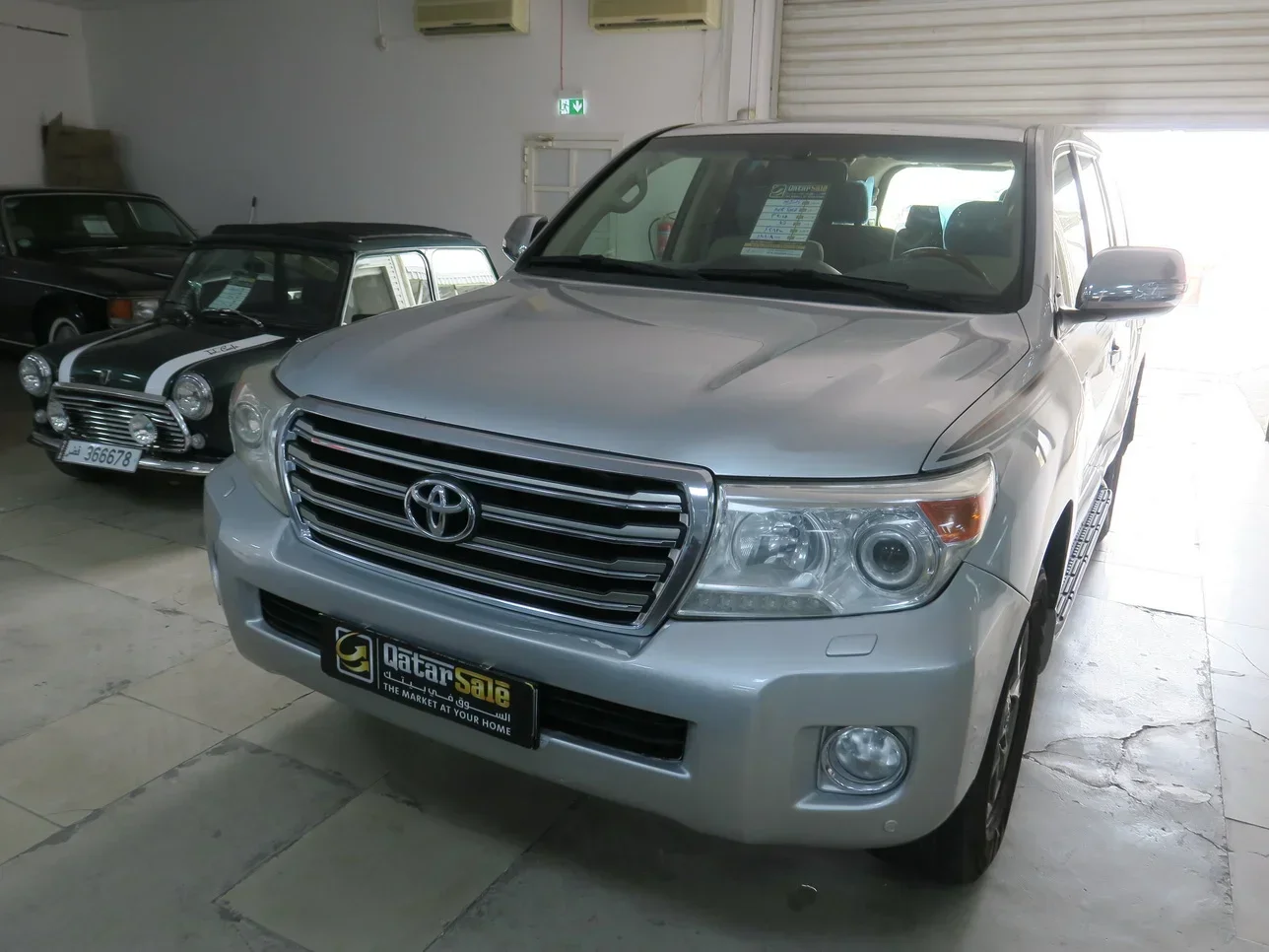 Toyota  Land Cruiser  GXR  2015  Automatic  283,000 Km  8 Cylinder  Four Wheel Drive (4WD)  SUV  Silver