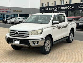 Toyota  Hilux  2016  Manual  200,000 Km  4 Cylinder  Four Wheel Drive (4WD)  Pick Up  White