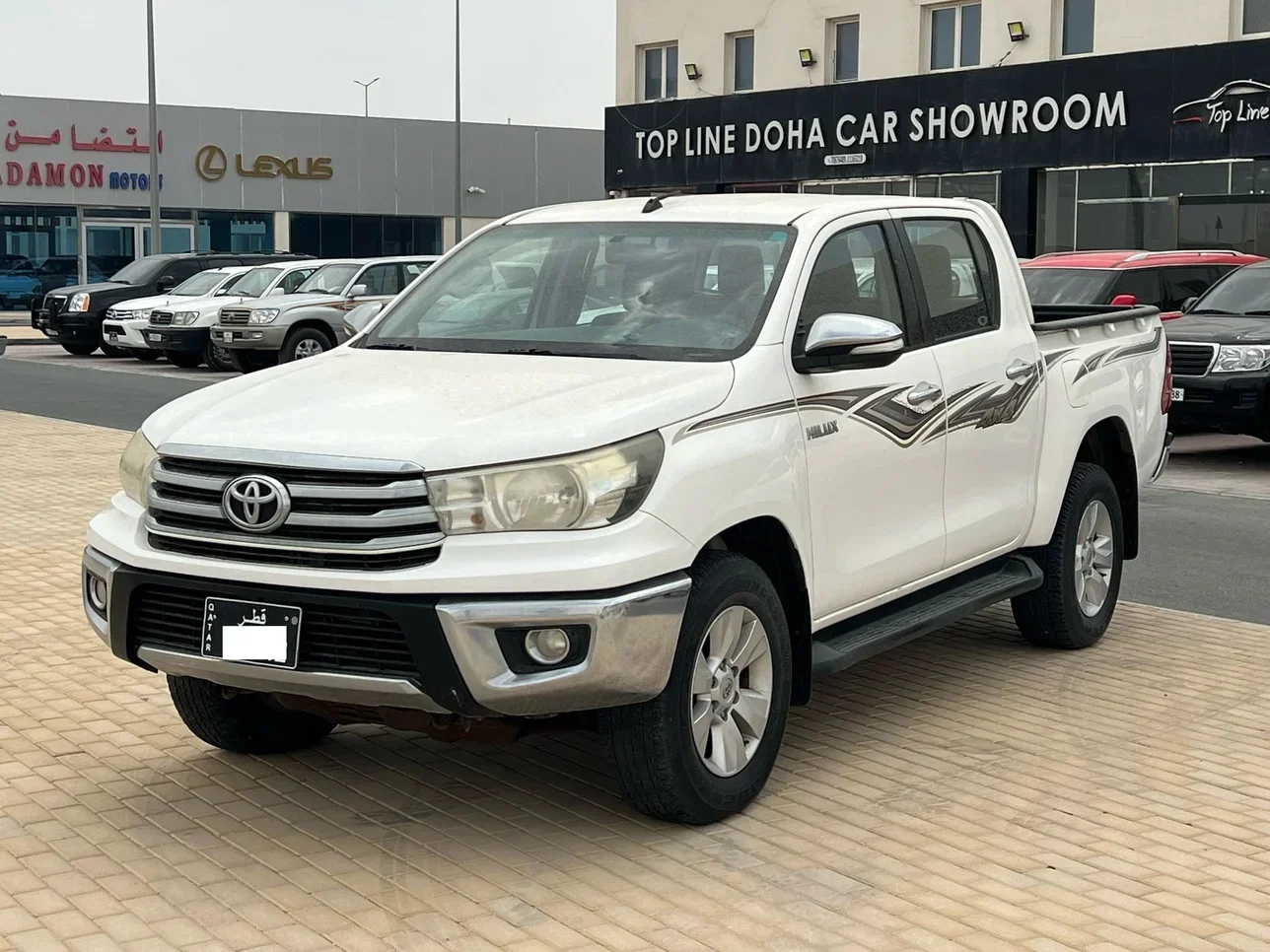 Toyota  Hilux  2016  Manual  200,000 Km  4 Cylinder  Four Wheel Drive (4WD)  Pick Up  White