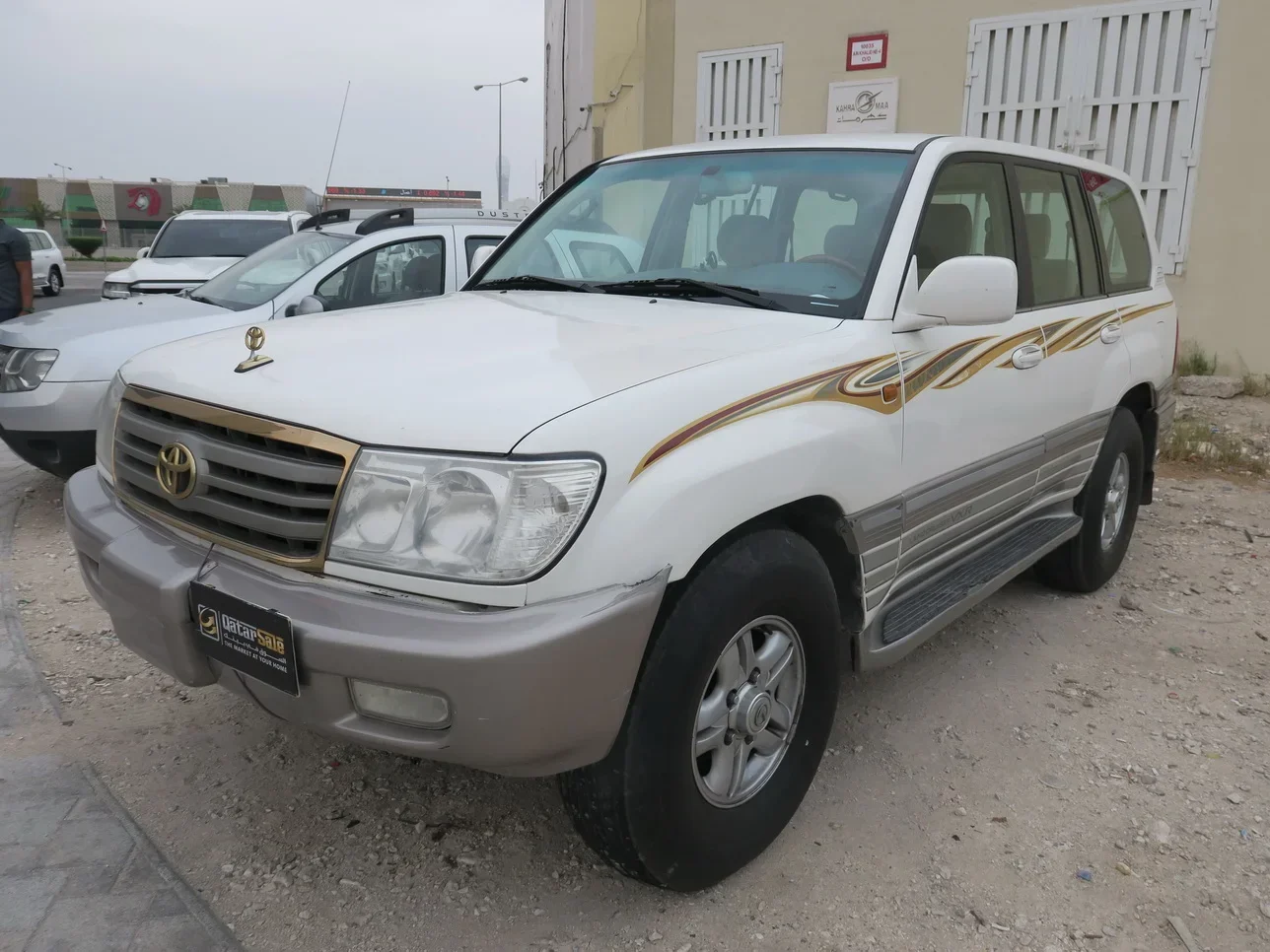 Toyota  Land Cruiser  VXR  2006  Manual  679,000 Km  8 Cylinder  Four Wheel Drive (4WD)  SUV  Silver
