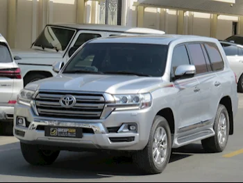 Toyota  Land Cruiser  GXR  2018  Automatic  61,000 Km  6 Cylinder  Four Wheel Drive (4WD)  SUV  Silver