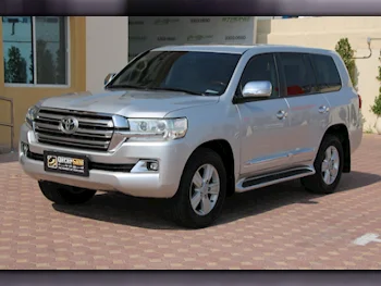 Toyota  Land Cruiser  GXR  2015  Automatic  171,000 Km  8 Cylinder  Four Wheel Drive (4WD)  SUV  Silver