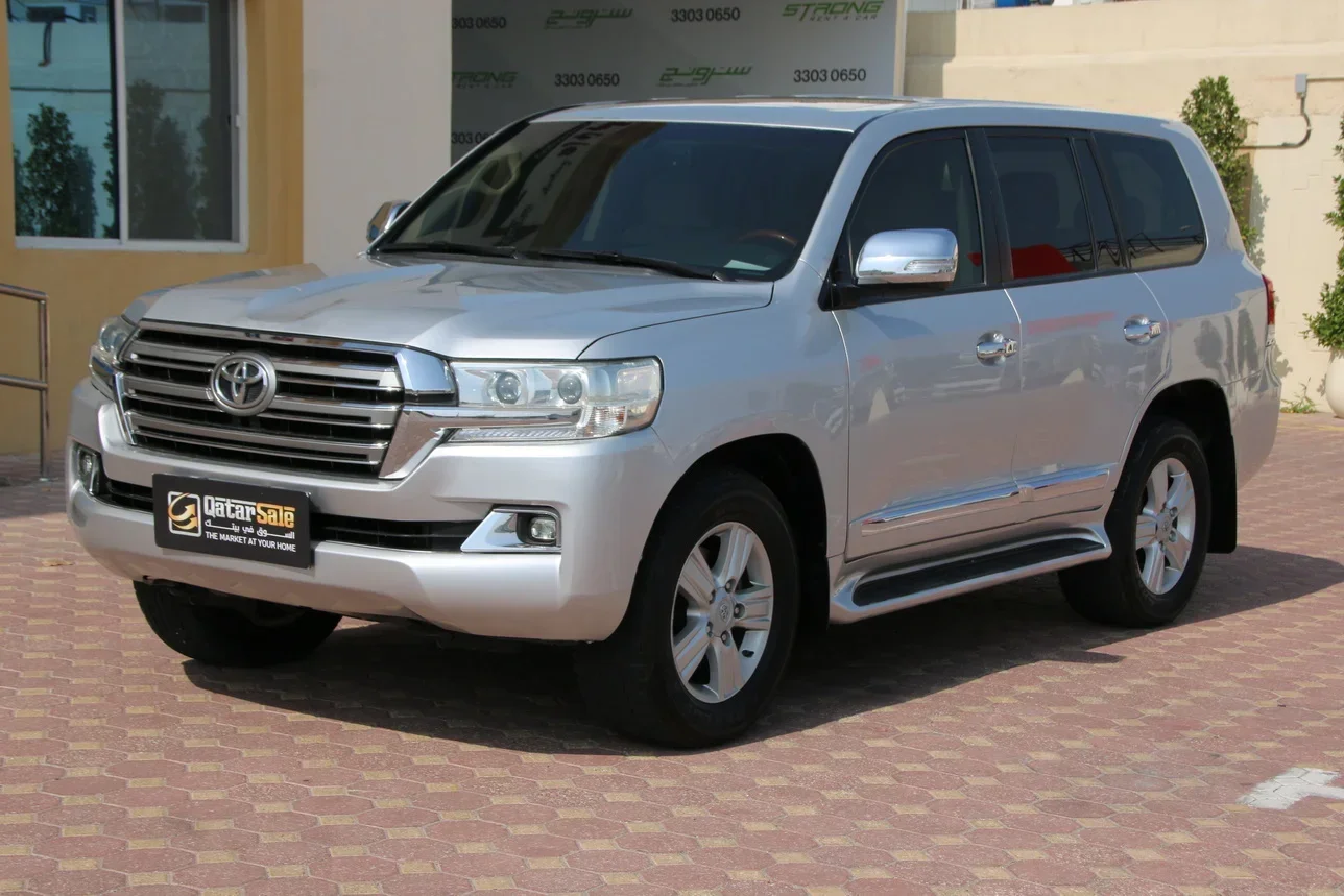 Toyota  Land Cruiser  GXR  2015  Automatic  171,000 Km  8 Cylinder  Four Wheel Drive (4WD)  SUV  Silver