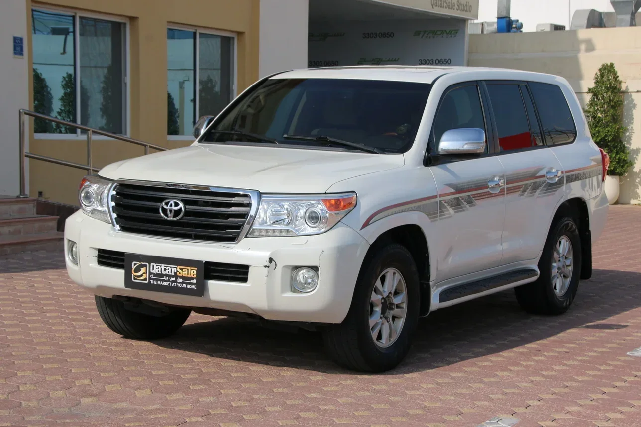 Toyota  Land Cruiser  GXR  2012  Automatic  474,000 Km  8 Cylinder  Four Wheel Drive (4WD)  SUV  Pearl