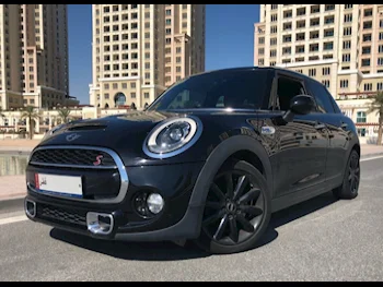 Mini  Cooper  S  2016  Automatic  140,000 Km  4 Cylinder  Front Wheel Drive (FWD)  Hatchback  Black
