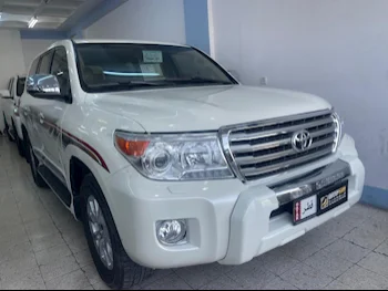 Toyota  Land Cruiser  GXR  2013  Automatic  69,000 Km  8 Cylinder  Four Wheel Drive (4WD)  SUV  White