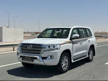 Toyota  Land Cruiser  GXR  2016  Automatic  243,000 Km  8 Cylinder  Four Wheel Drive (4WD)  SUV  White