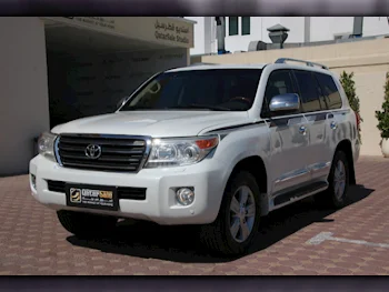 Toyota  Land Cruiser  GXR  2012  Automatic  269,000 Km  8 Cylinder  Four Wheel Drive (4WD)  SUV  White