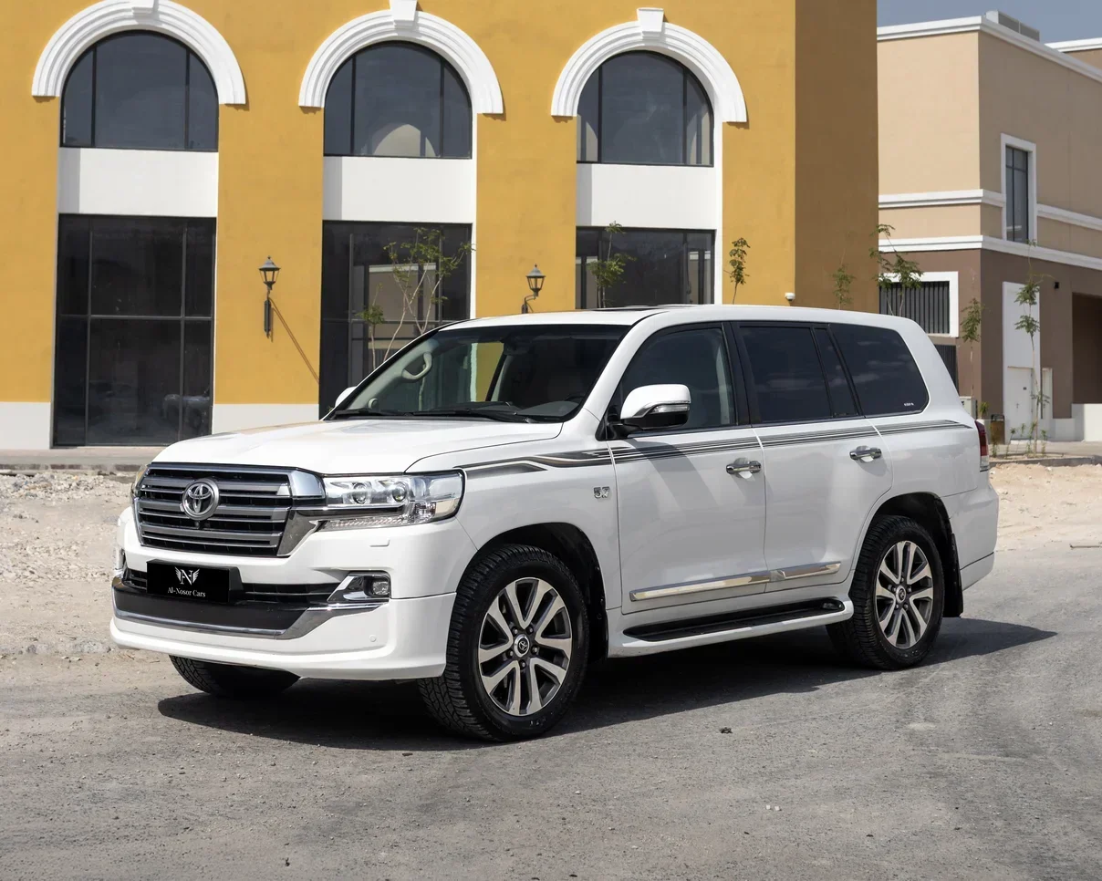 Toyota  Land Cruiser  VXR  2019  Automatic  183,000 Km  8 Cylinder  Four Wheel Drive (4WD)  SUV  White