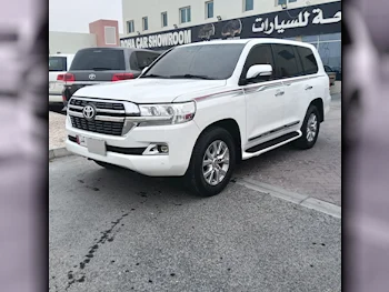 Toyota  Land Cruiser  VXR  2009  Automatic  250,000 Km  8 Cylinder  Four Wheel Drive (4WD)  SUV  White