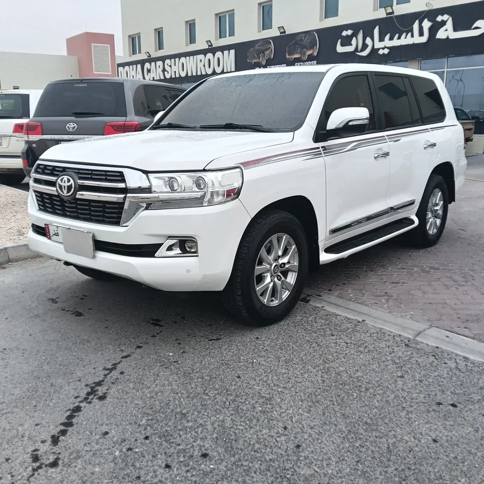 Toyota  Land Cruiser  VXR  2009  Automatic  250,000 Km  8 Cylinder  Four Wheel Drive (4WD)  SUV  White