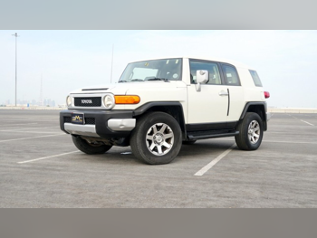 Toyota FJ Cruiser 2014 Automatic 206,000 Km 6 Cylinder Four Wheel Drive (4WD) SUV White