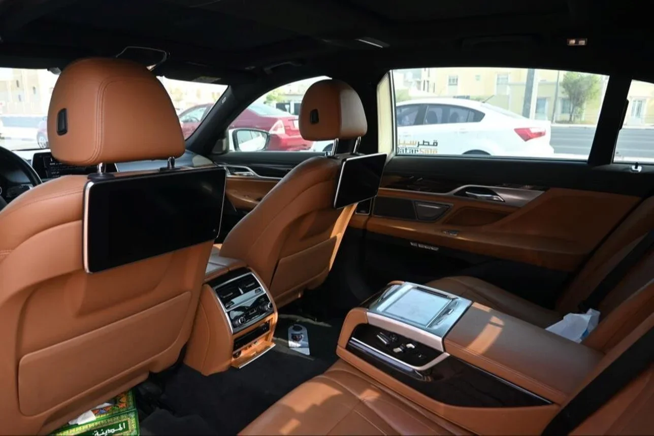 بي ام دبليو الفئة - السابعة 730 Li 2017 اوتوماتيك 135,000 كم 4 سلندر دفع خلفي سيدان أبيض