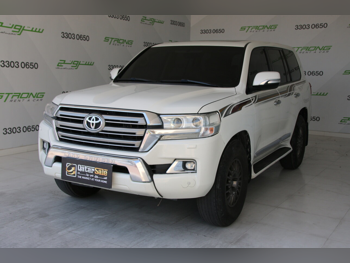 تويوتا لاند كروزر جي اكس ار 2016 اوتوماتيك 443,000 كم 8 سلندر دفع رباعي اس يو في أبيض