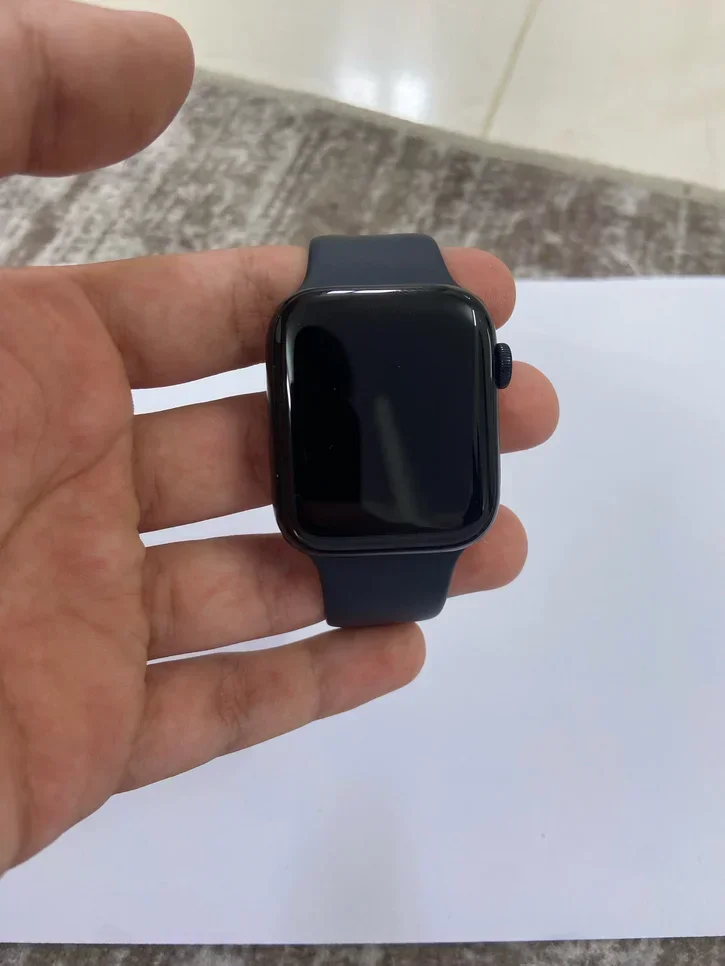 Smart Watches - Apple  SE  - iOS Compatible  - Black  - Water Resistance