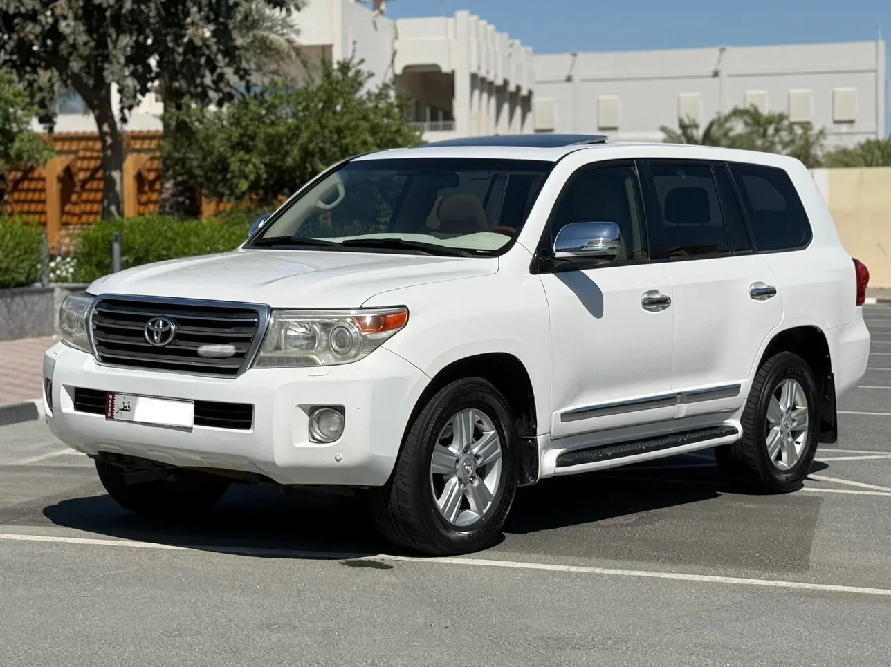 Toyota  Land Cruiser  GXR  2014  Automatic  397,000 Km  8 Cylinder  Four Wheel Drive (4WD)  SUV  White