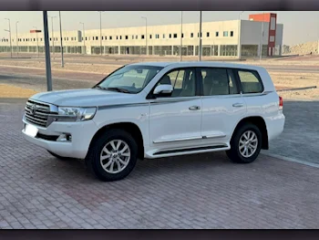 Toyota  Land Cruiser  VXR  2017  Automatic  247,000 Km  8 Cylinder  Four Wheel Drive (4WD)  SUV  White