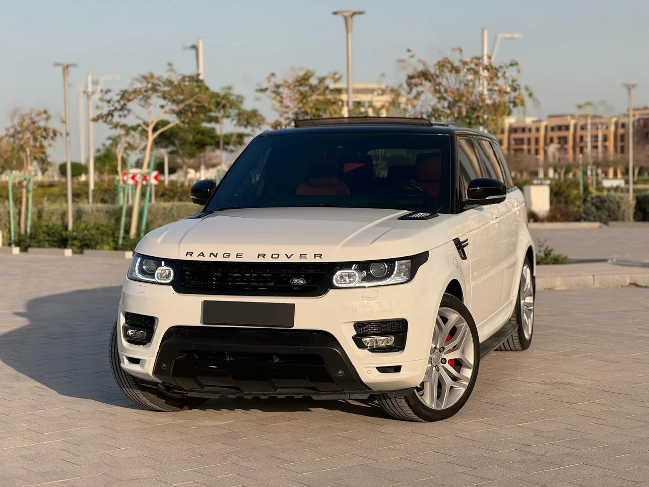  Land Rover  Range Rover  Sport Autobiography  2014  Automatic  99,000 Km  8 Cylinder  Four Wheel Drive (4WD)  SUV  White  With Warranty