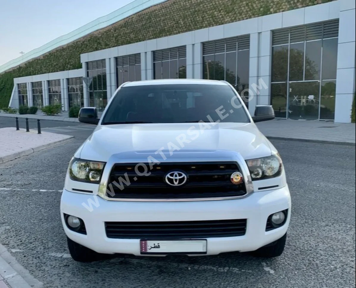 Toyota  Sequoia  SR5  2012  Automatic  370,000 Km  8 Cylinder  Four Wheel Drive (4WD)  SUV  White