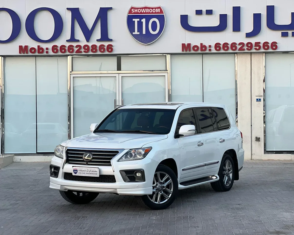 Lexus  LX  570 S  2014  Automatic  292,000 Km  8 Cylinder  Four Wheel Drive (4WD)  SUV  White