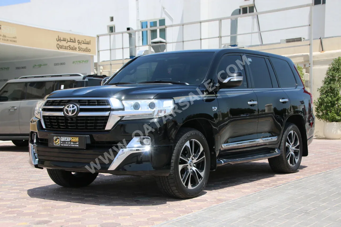  Toyota  Land Cruiser  VXR  2019  Automatic  192,000 Km  8 Cylinder  Four Wheel Drive (4WD)  SUV  Black  With Warranty