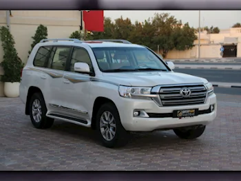 Toyota  Land Cruiser  VXR  2016  Automatic  280,000 Km  8 Cylinder  Four Wheel Drive (4WD)  SUV  White