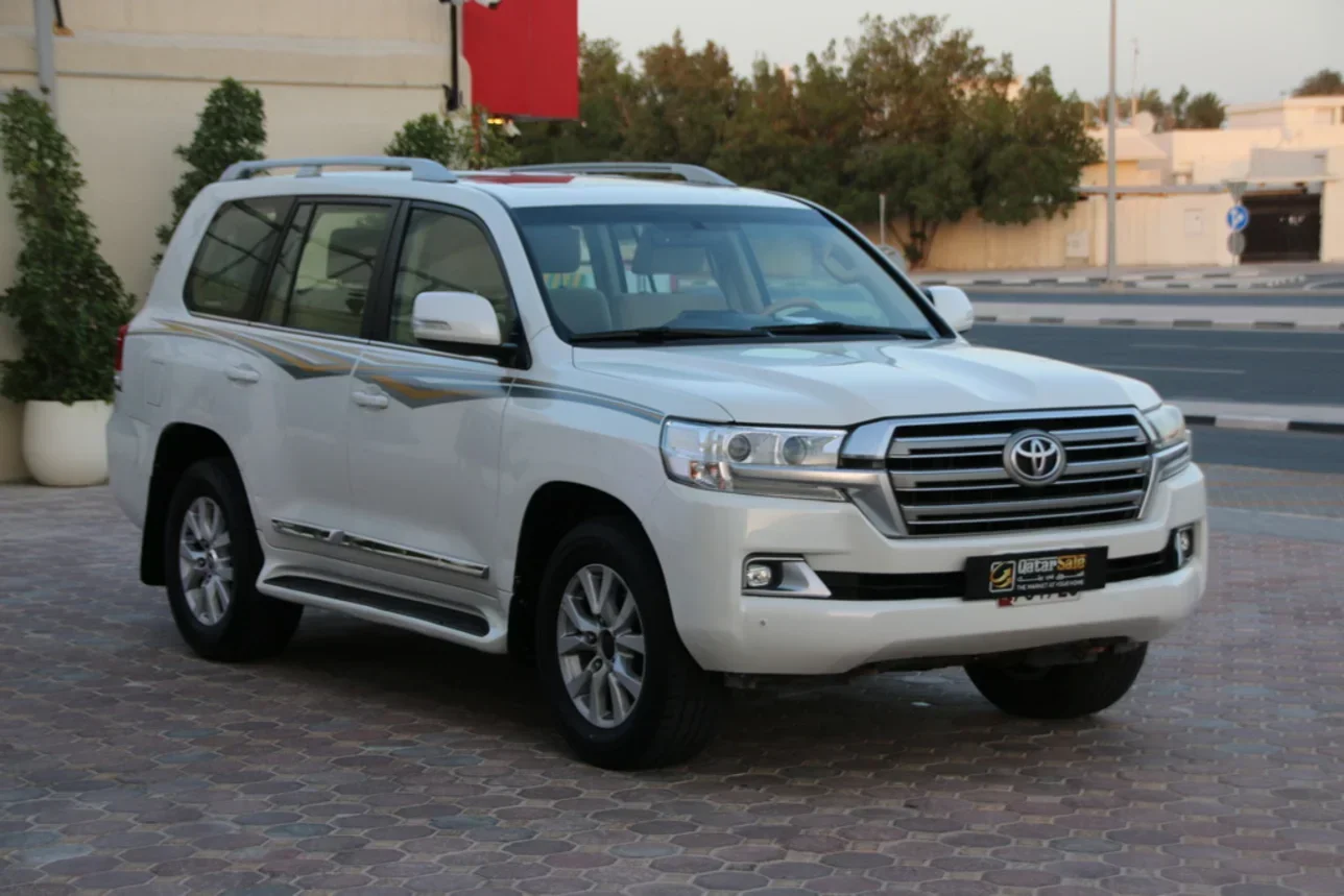 Toyota  Land Cruiser  VXR  2016  Automatic  280,000 Km  8 Cylinder  Four Wheel Drive (4WD)  SUV  White