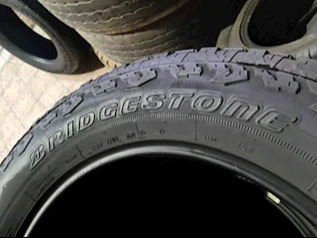 Tire & Rims Bridgeston Made in United States of America (USA) /  4 Seasons  2756020 mm  20"