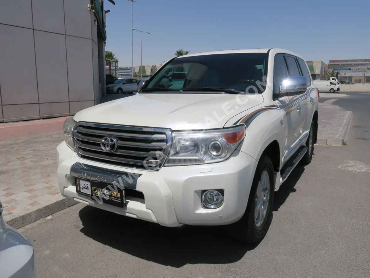 Toyota  Land Cruiser  VXR  2014  Automatic  384,000 Km  8 Cylinder  Four Wheel Drive (4WD)  SUV  White