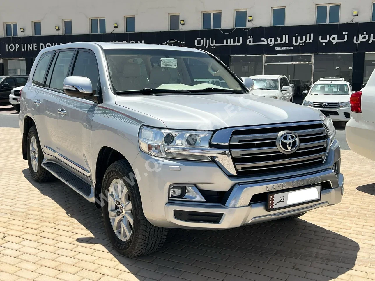 Toyota  Land Cruiser  GXR  2017  Automatic  174,000 Km  8 Cylinder  Four Wheel Drive (4WD)  SUV  Silver
