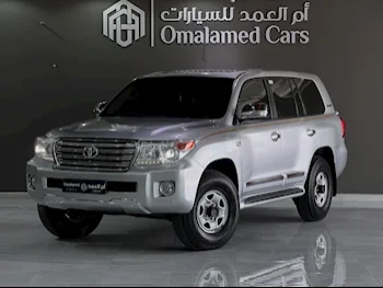 Toyota  Land Cruiser  VXR  2015  Automatic  272,000 Km  8 Cylinder  Four Wheel Drive (4WD)  SUV  Silver