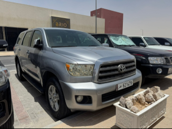 Toyota  Sequoia  SR5  2014  Automatic  226,000 Km  8 Cylinder  Four Wheel Drive (4WD)  SUV  Silver