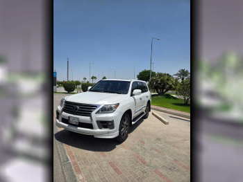 Lexus  LX  570 S  2015  Automatic  320,000 Km  8 Cylinder  Four Wheel Drive (4WD)  SUV  Pearl