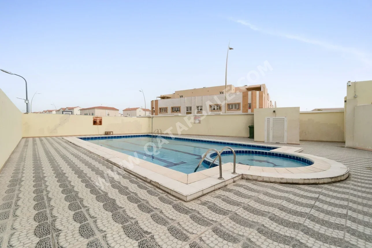Family Residential  - Not Furnished  - Al Rayyan  - Al Aziziyah  - 4 Bedrooms