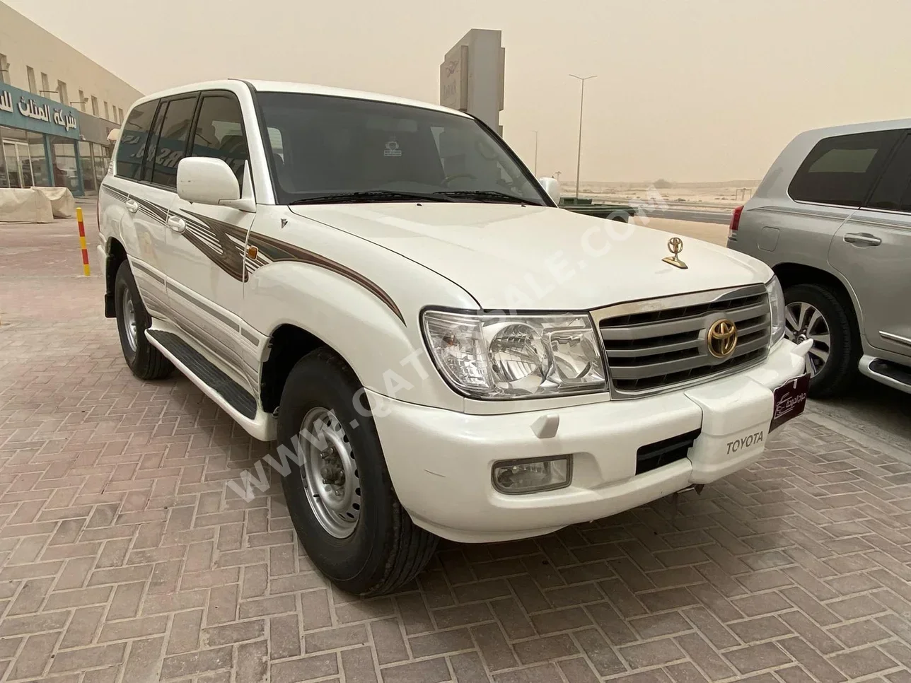 Toyota  Land Cruiser  VXR  2001  Automatic  429,000 Km  8 Cylinder  Four Wheel Drive (4WD)  SUV  White