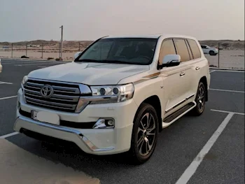 Toyota  Land Cruiser  VXR  2018  Automatic  177,000 Km  8 Cylinder  Four Wheel Drive (4WD)  SUV  Pearl