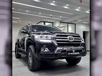 Toyota  Land Cruiser  GXR  2016  Automatic  288,000 Km  8 Cylinder  Four Wheel Drive (4WD)  SUV  Black