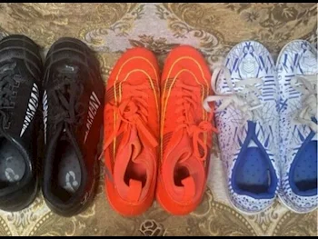 Sports Shoes Football  for Men  size 40