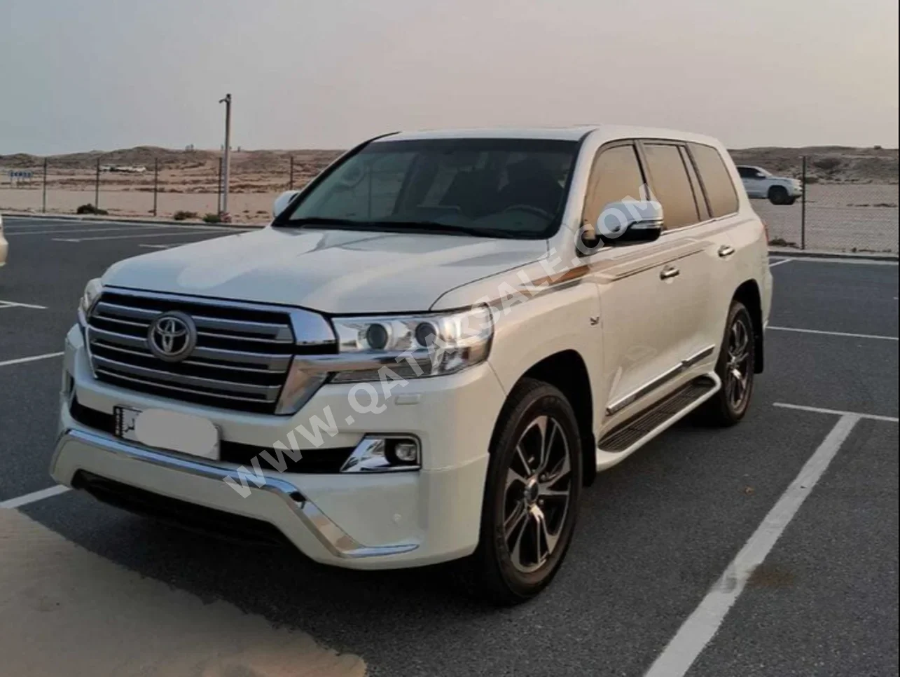 Toyota  Land Cruiser  VXR  2018  Automatic  177,000 Km  8 Cylinder  Four Wheel Drive (4WD)  SUV  Pearl