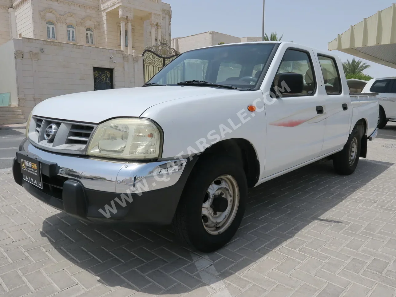 Nissan  Navara  2010  Manual  129,000 Km  4 Cylinder  Rear Wheel Drive (RWD)  Pick Up  White