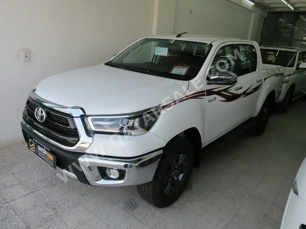 Toyota  Hilux  2022  Automatic  0 Km  4 Cylinder  Four Wheel Drive (4WD)  Pick Up  White  With Warranty