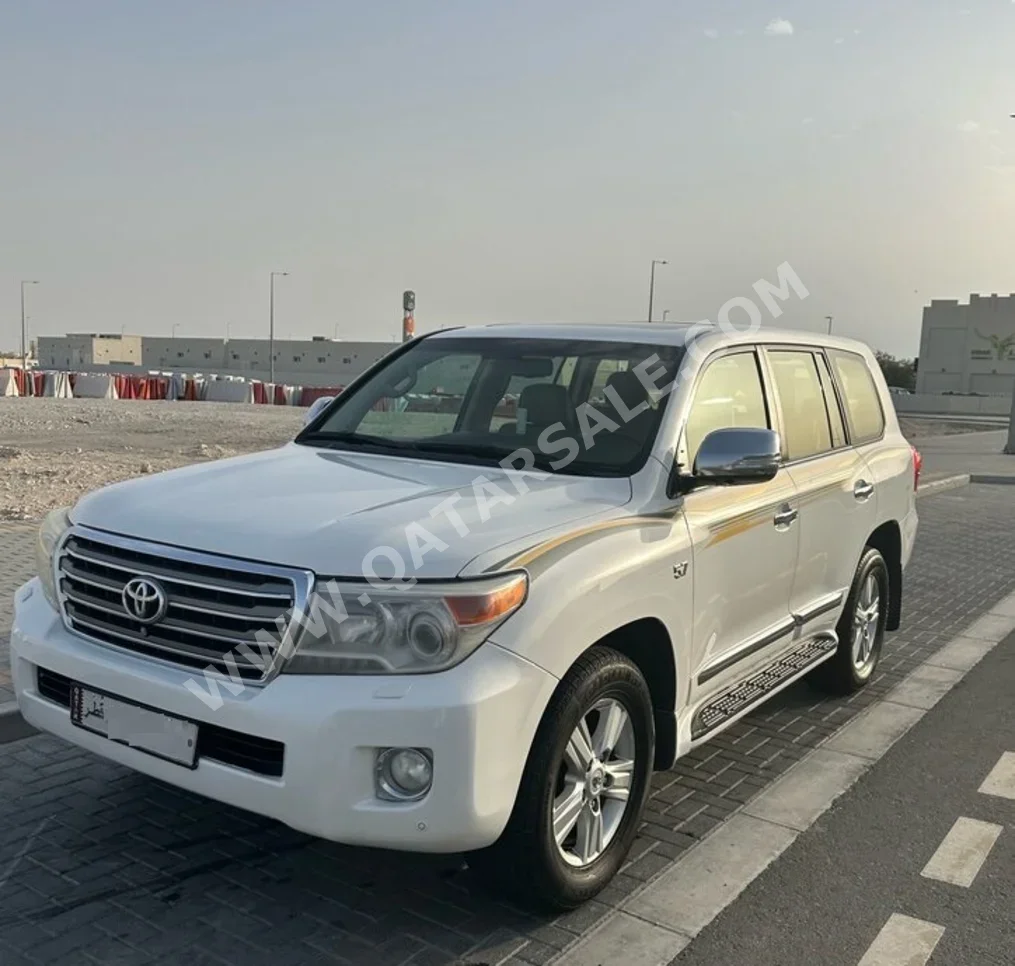  Toyota  Land Cruiser  VXR  2014  Automatic  255,000 Km  8 Cylinder  Four Wheel Drive (4WD)  SUV  White  With Warranty