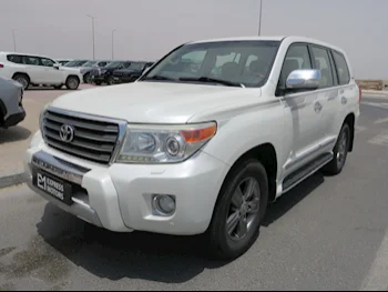 Toyota  Land Cruiser  GXR  2014  Automatic  200,000 Km  8 Cylinder  Four Wheel Drive (4WD)  SUV  White
