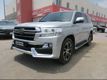 Toyota  Land Cruiser  VXR  2020  Automatic  179,000 Km  8 Cylinder  Four Wheel Drive (4WD)  SUV  Silver