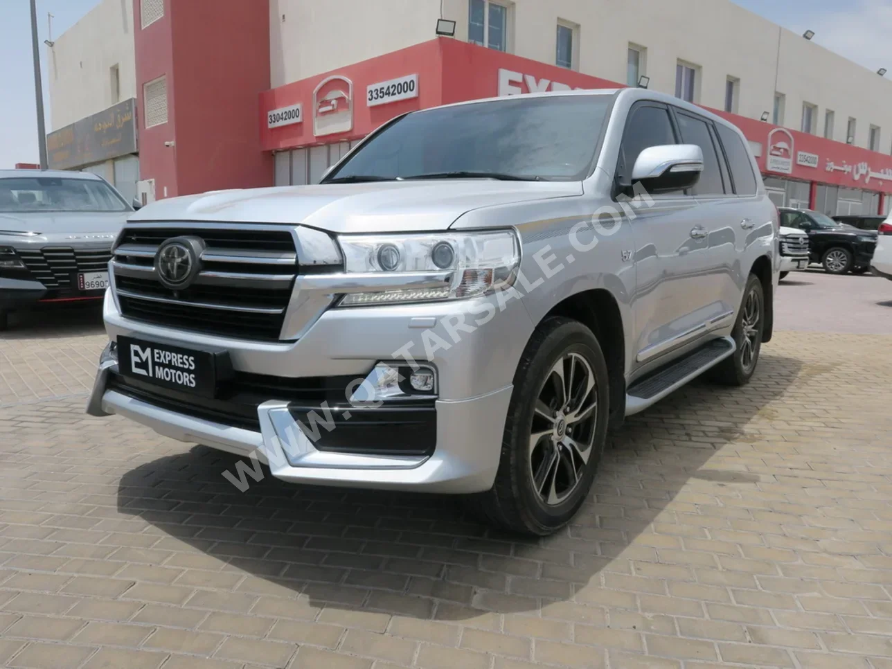Toyota  Land Cruiser  VXR  2020  Automatic  179,000 Km  8 Cylinder  Four Wheel Drive (4WD)  SUV  Silver