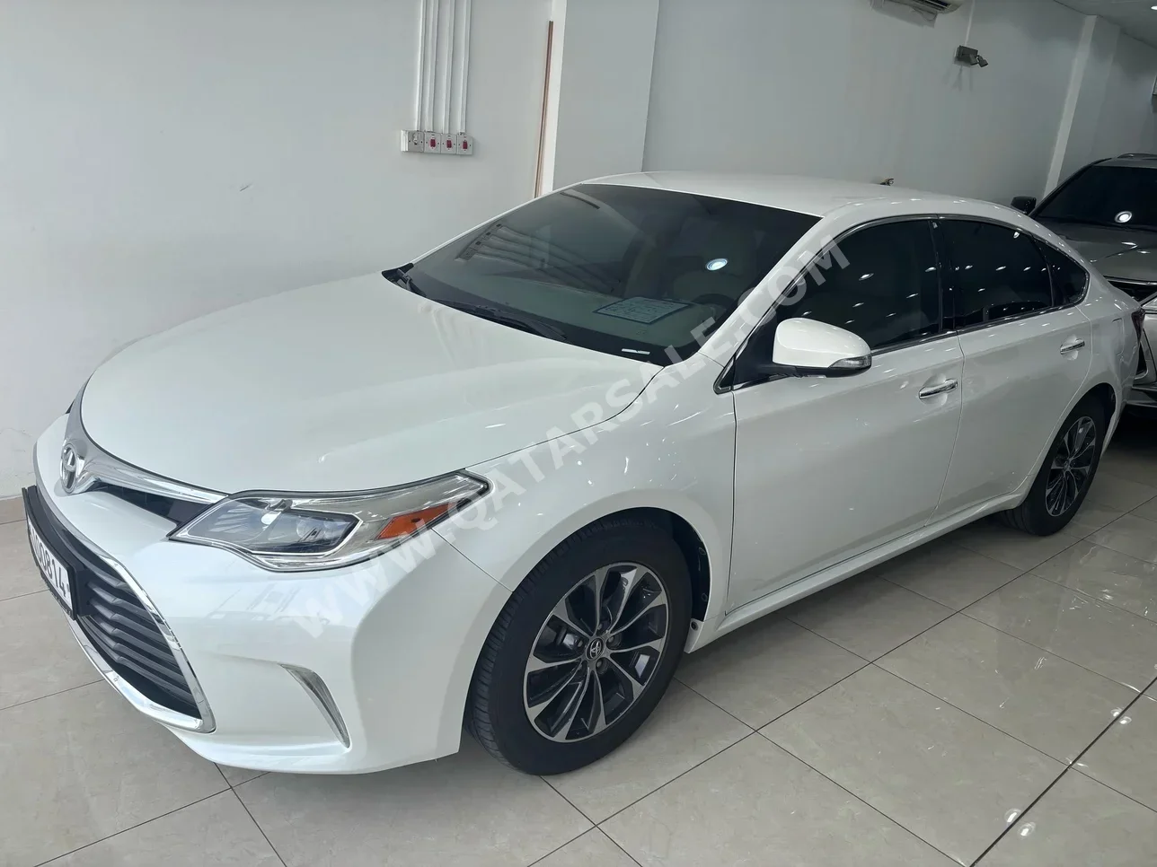 Toyota  Avalon  2016  Automatic  91,000 Km  6 Cylinder  Front Wheel Drive (FWD)  Sedan  White
