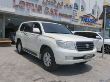Toyota  Land Cruiser  G Limited  2010  Automatic  330,000 Km  6 Cylinder  Four Wheel Drive (4WD)  SUV  White